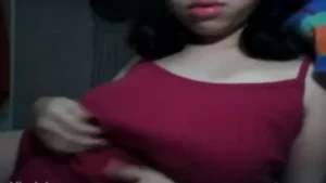 Baju Merah Pamer Toket Mulus Montok