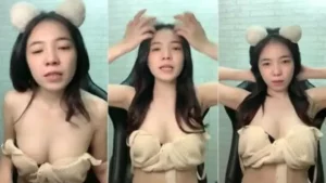 Suzan Godain Pascol Lepas Beha Mulusnya Live Colmek