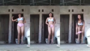 Abg Bugil Di Depan Rumah Kosong